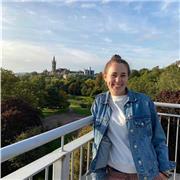 Profesora de inglés a la vez que estudiante con mucha pasión por el aprendizaje y los idiomas